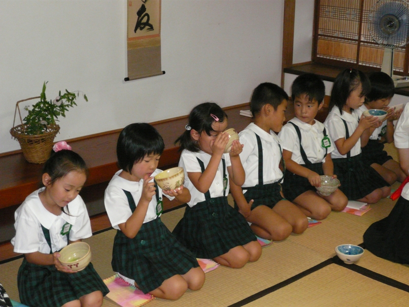 学校茶道に行きました。の画像